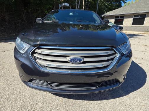 2017 Ford Taurus SEL