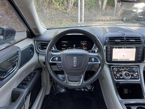 2017 Lincoln Continental Select