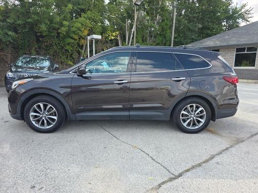 2017 Hyundai SANTA FE SE