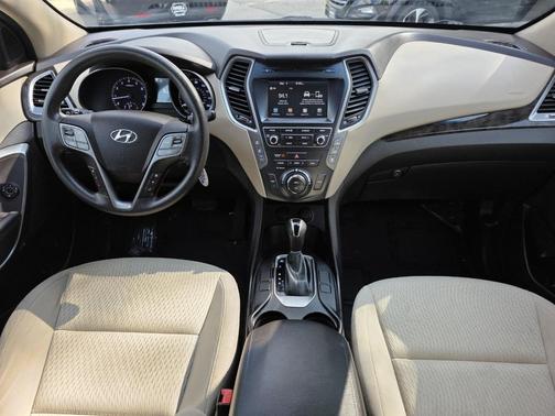 2017 Hyundai SANTA FE SE