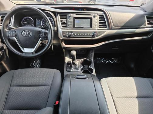 2017 Toyota Highlander LE I4