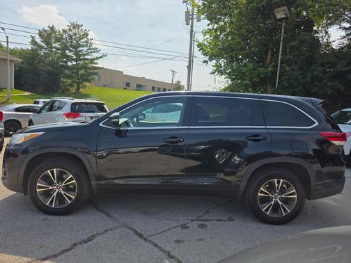 2017 Toyota Highlander LE I4