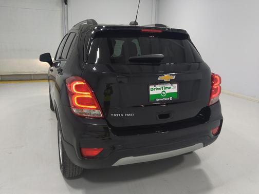 Mosaic Black Metallic 2022 Chevrolet Trax LT