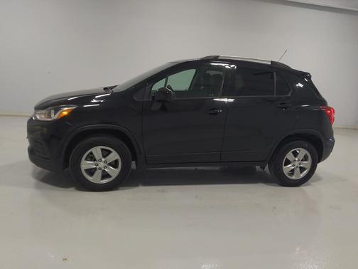 Mosaic Black Metallic 2022 Chevrolet Trax LT