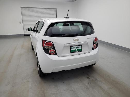 Summit White 2016 Chevrolet Sonic LT