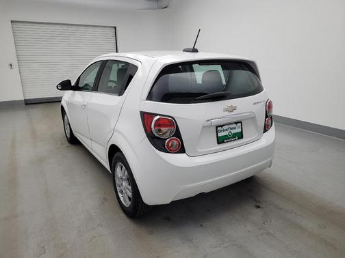 Summit White 2016 Chevrolet Sonic LT