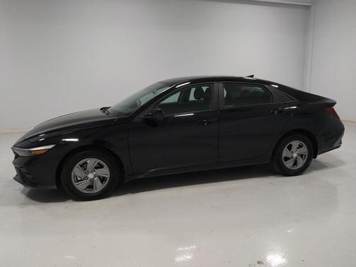 Abyss Black 2024 Hyundai ELANTRA SE