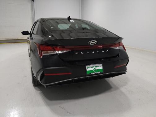 Abyss Black 2024 Hyundai ELANTRA SE