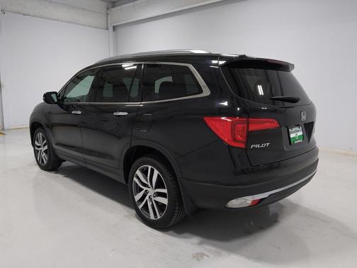 Crystal Black Pearl 2018 Honda Pilot Touring