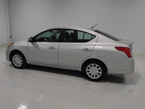 Brilliant Silver Metallic 2019 Nissan Versa 1.6 SV