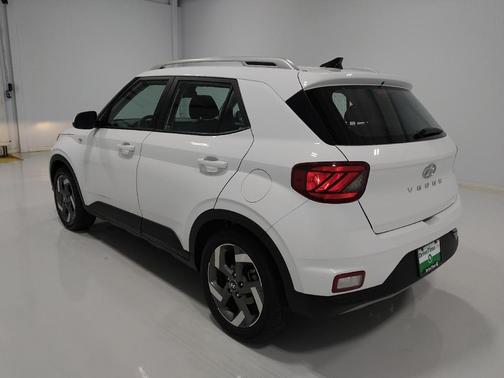 2022 Hyundai VENUE SEL