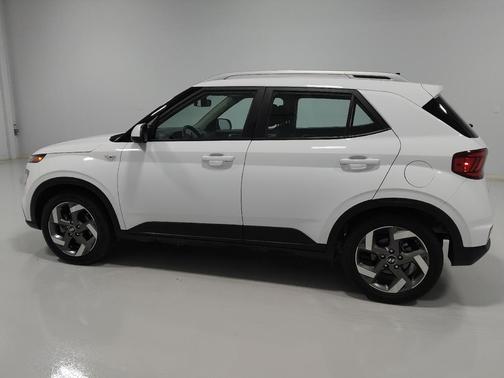 2022 Hyundai VENUE SEL