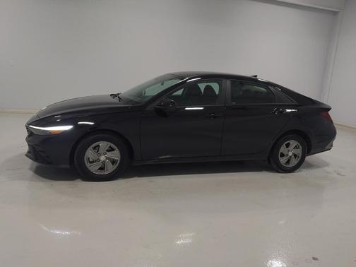 Abyss Black 2025 Hyundai ELANTRA SE