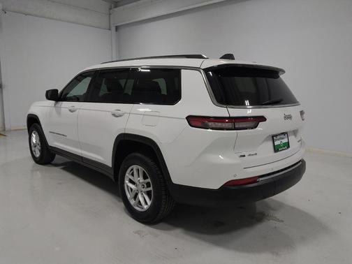 Bright White Clearcoat 2023 Jeep Grand Cherokee L Laredo