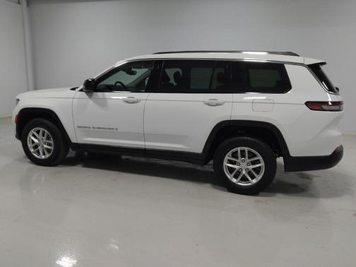Bright White Clearcoat 2023 Jeep Grand Cherokee L Laredo