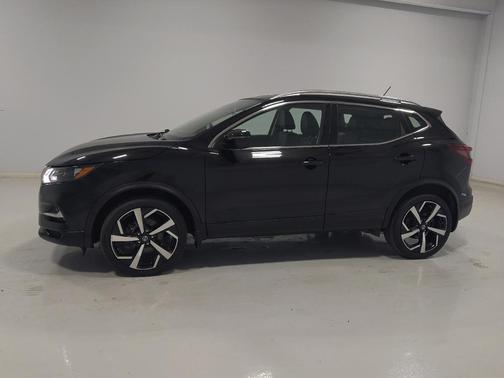 Magnetic Black Pearl 2022 Nissan Rogue Sport SL
