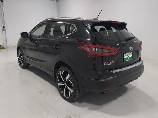 Magnetic Black Pearl 2022 Nissan Rogue Sport SL
