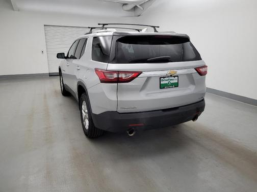 Silver Ice Metallic 2018 Chevrolet Traverse LT Cloth