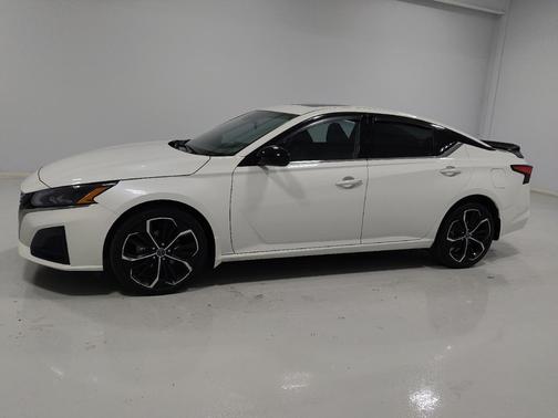 2023 Nissan Altima SR Intelligent AWD
