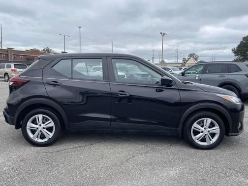 2022 Nissan Kicks S