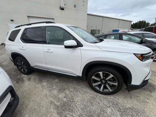 Platinum White Pearl 2023 Honda Pilot