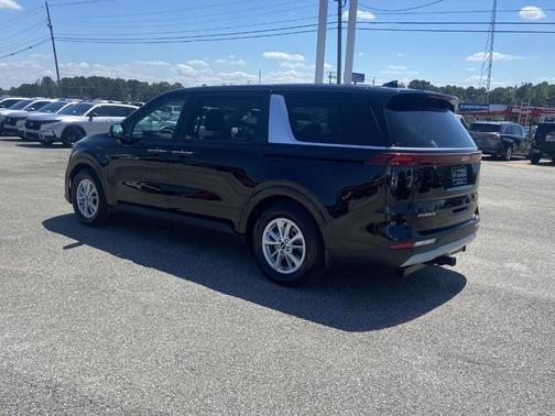 2023 Kia Carnival LX