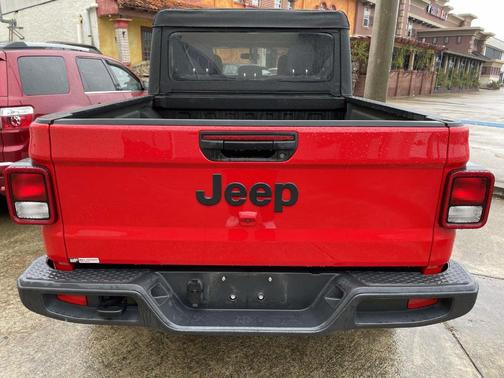2023 Jeep Gladiator Sport
