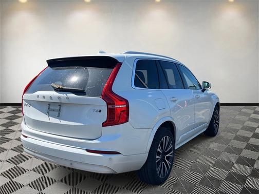 2022 Volvo XC90 T6 AWD Momentum 7 Seater