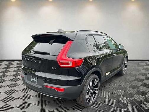 2025 Volvo XC40 Plus