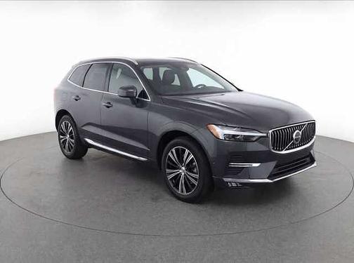 Platinum Grey 2023 Volvo XC60 Plus