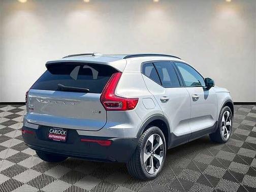 Silver Dawn 2025 Volvo XC40 Plus