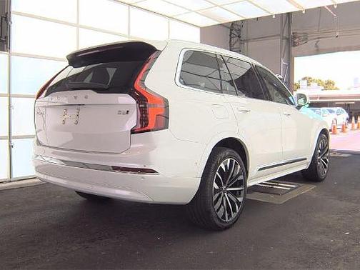 Crystal White 2026 Volvo XC90 Plus