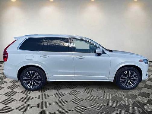 2022 Volvo XC90 T6 AWD Momentum 7 Seater