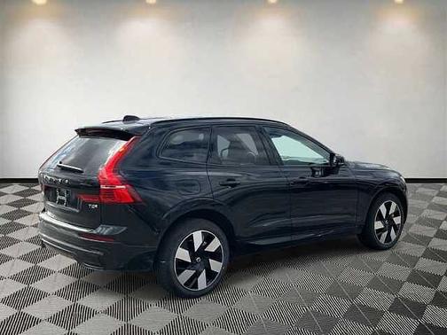 2025 Volvo XC60 Plus