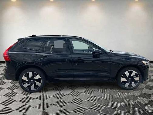 2025 Volvo XC60 Plus