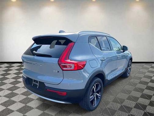 2025 Volvo XC40 Core