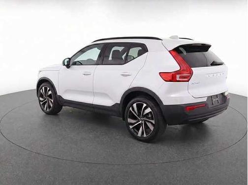 Crystal White 2024 Volvo XC40 Plus