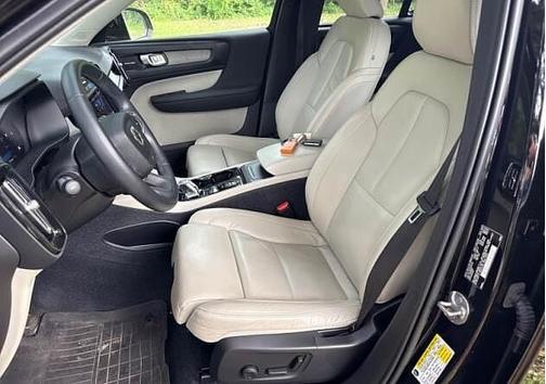 Onyx Black 2023 Volvo XC40 B5 AWD Ultimate Bright