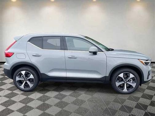 Vapour Grey 2025 Volvo XC40 Core