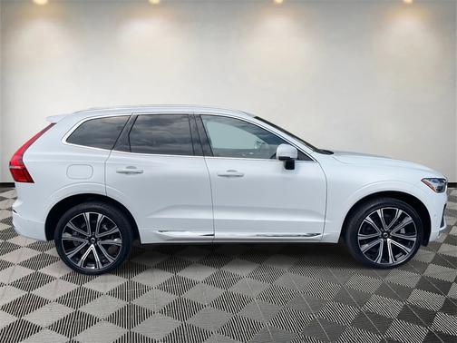 2023 Volvo XC60 Recharge Plug-In Hybrid Ultimate Bright