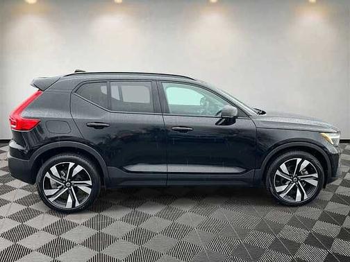 2023 Volvo XC40 Plus