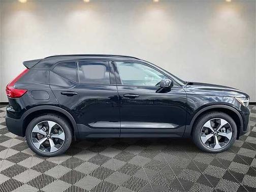 2025 Volvo XC40 Plus