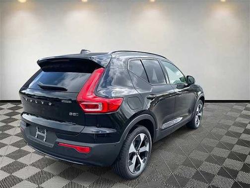 2025 Volvo XC40 Plus