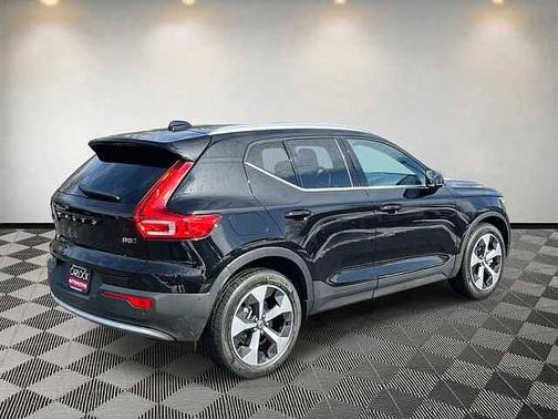2023 Volvo XC40 B5 AWD Ultimate Bright
