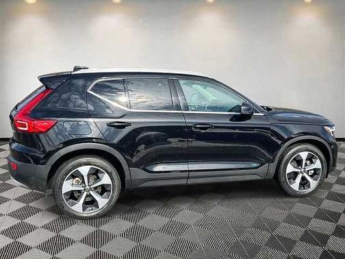 2023 Volvo XC40 B5 AWD Ultimate Bright