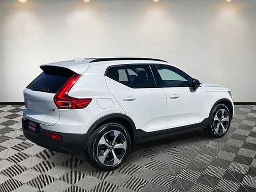 2025 Volvo XC40 Plus