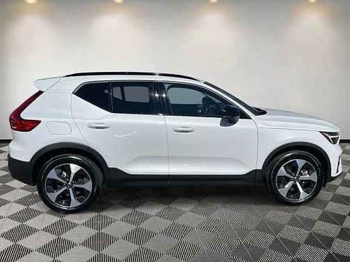 2025 Volvo XC40 Plus