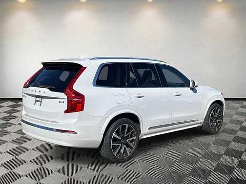 2023 Volvo XC90 Plus