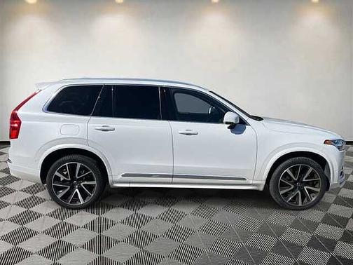 2023 Volvo XC90 Plus