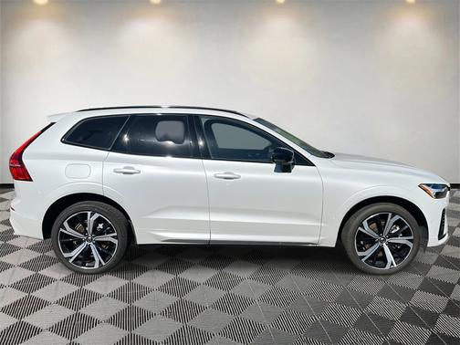 2025 Volvo XC60 Plug-In Hybrid T8 Ultra